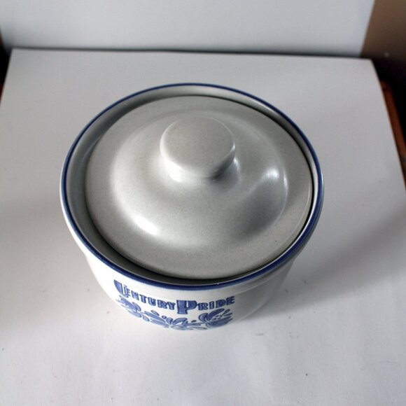 Pfaltzgraff Yorktowne Butter Tub With Lid - Picture 2 of 3